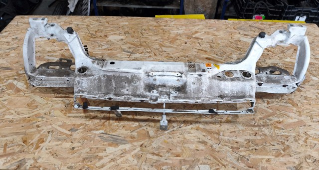 FORD 8T16V8200AE Рамка радиатора в наличии Павлоград