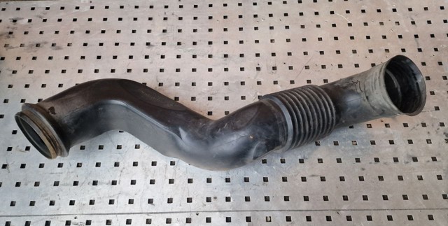 Воздухозаборник A0000949308 MERCEDES