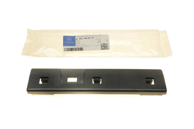MERCEDES A9017660219 Накладка двери задней левой в наличии Киев
