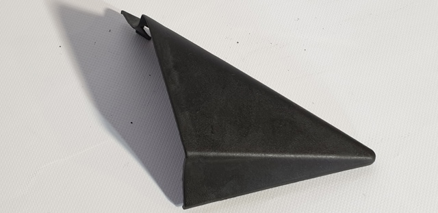 Вставка трикутник, заглушка на дзеркало правий 1996-2006  a9018110107 мерседес спрінтер 903 A9018110107