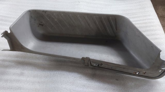 MERCEDES 9066860010 Подножка левая в наличии Ровно