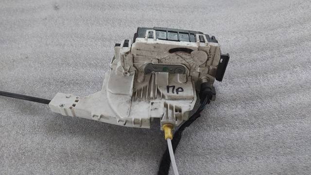Замок передней пассажирской двери A9067201735 MERCEDES
