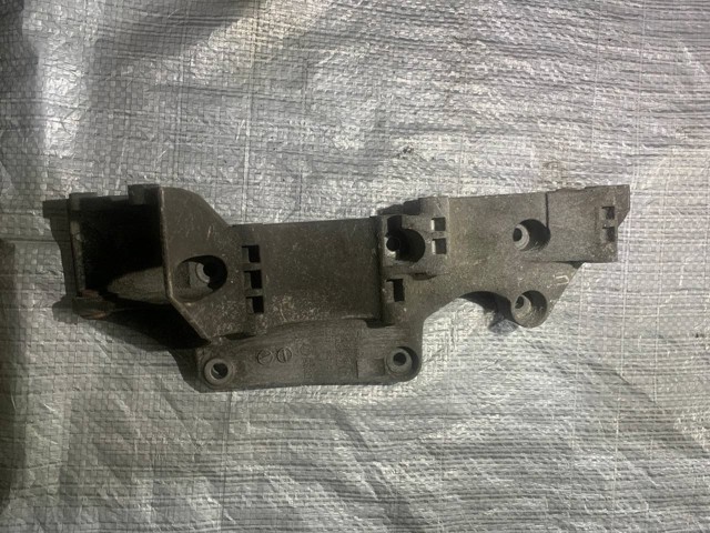 Крепление генератора R045903143C VAG