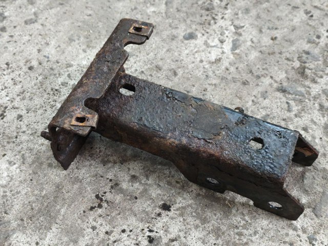 FORD YC1517A750AH Кронштейн бампера заднего правый в наличии Каменское