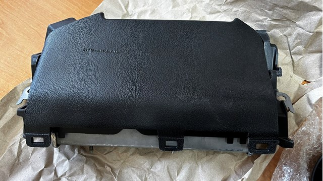 Подушка безопасности защиты коленей 7390042050C0 TOYOTA