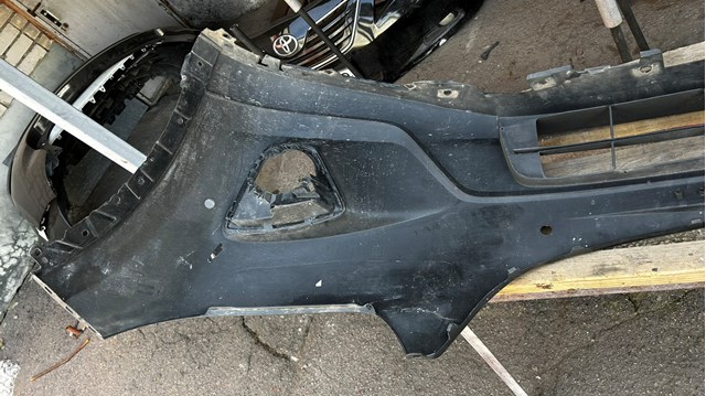 Бампер на авто KD4550031BB MAZDA