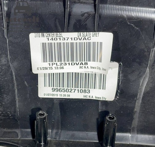 Молдинг (накладка) приборной панели "торпедо", центральный 1PL231DVAD CHRYSLER