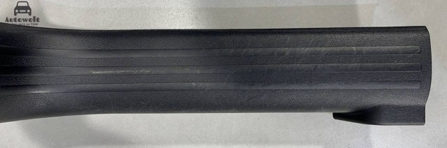 Накладка дверного порога внутренняя, передняя правая 1UD18DX9AC CHRYSLER