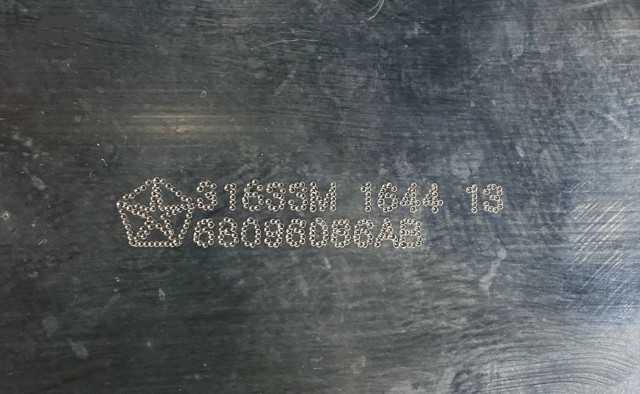 Правое крепление переднего бампера 68096086AB CHRYSLER