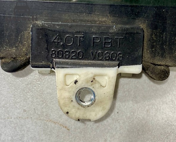 Стекло задней двери, правой 823003KA1A NISSAN