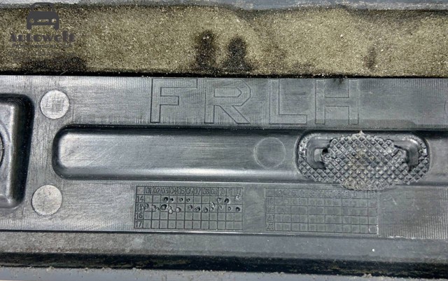 LR156945 LAND ROVER Накладка (молдинг) порога наружная левая купить в Черкассы