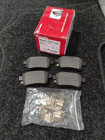 Комплект задних колодок P68043 BREMBO