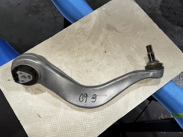 31108833031 BMW Рычаг передней подвески нижний левый купить в Киев