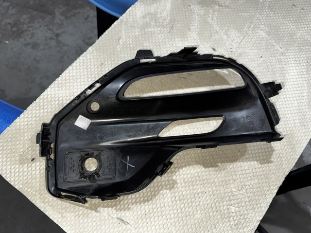BMW 51118099732 Ободок (окантовка) фары противотуманной правой в наличии Днепр