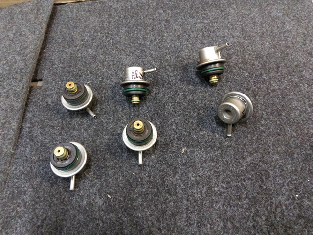 Регулятор давления топлива в топливной рейке Volkswagen Golf IV