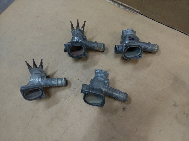 Фланец охлаждающей жидкости Volkswagen Passat B5