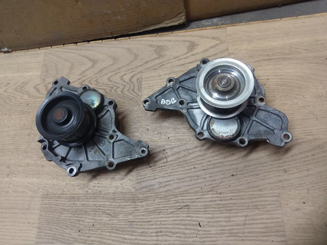 Помпа водяная, (насос) охлаждения 059121004E VAG