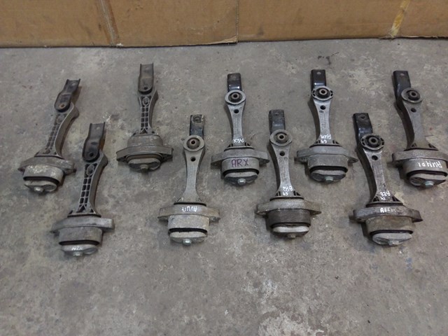 Подушка двигателя Фольксваген Бора