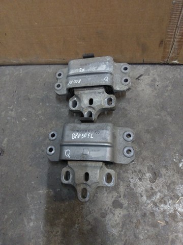 Левая опора двигателя Шкода Октавия II A5