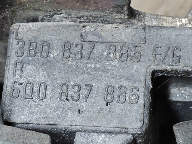 3B0837886G Держатель наружной ручки двери передней правой купить Каменское