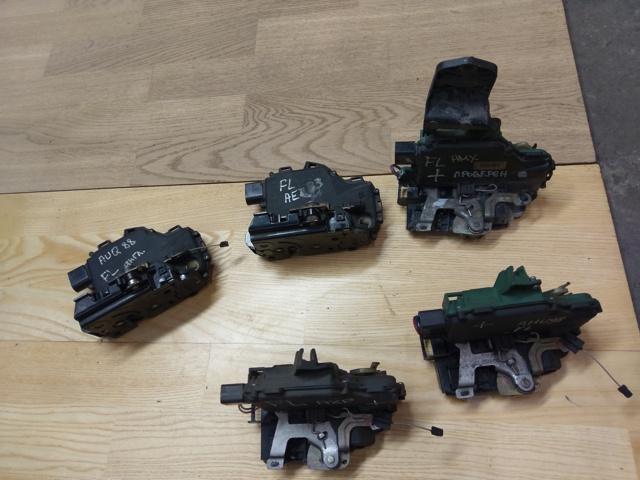 Замок двери водителя Skoda Octavia I A4