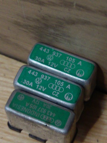 Предохранители электрических цепей 443937105A VAG