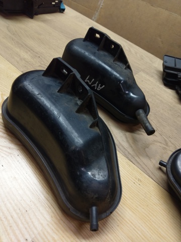 VAG 8E0131541C Бачок вакуумной системы двигателя (демпфер) в наличии Ирпень