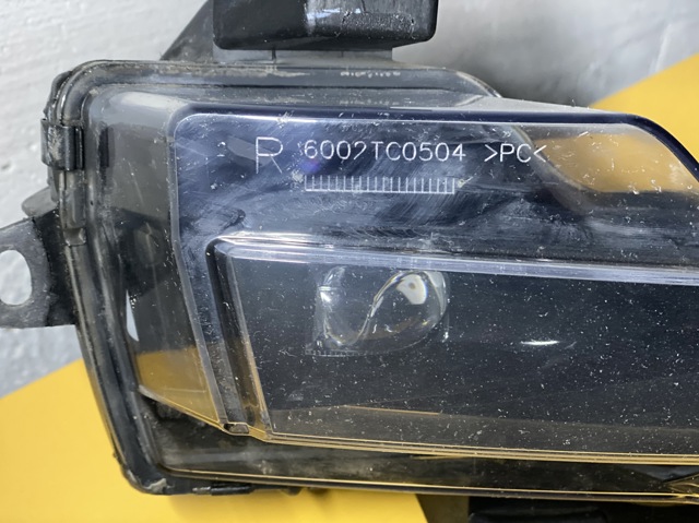 Противотуманка правая 107739600C Tesla Model