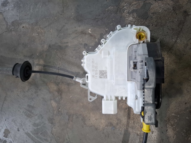 Замок двери водителя Volkswagen Touareg III
