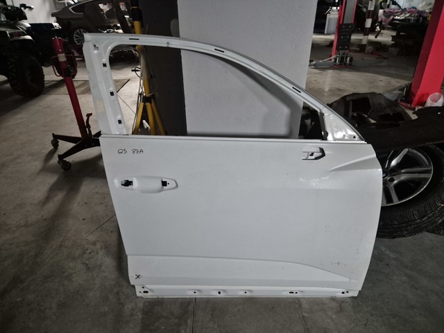 Пассажирская передняя дверь 83F831052A VAG