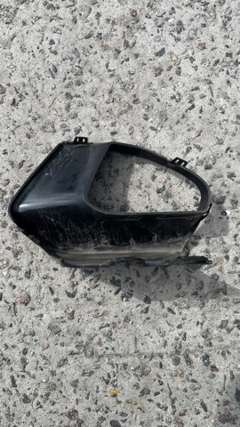 Молдинг решетки бампера переднего правый 51117471518 BMW