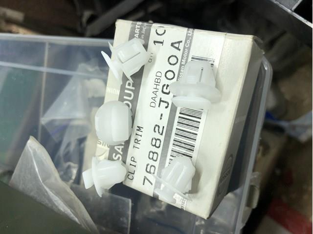 76882JG00A Пистон (клип) крепления подкрылка переднего крыла купить Черновцы