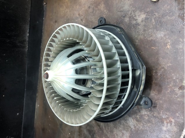 Мотор вентилятора печки (отопителя салона) A2118300408