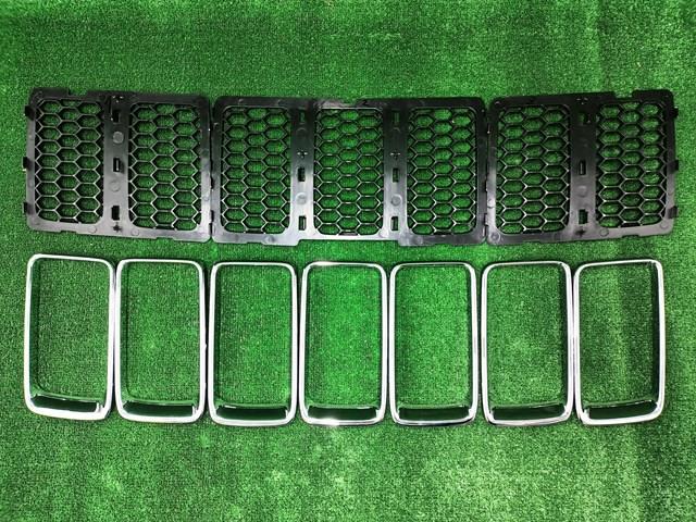 CHRYSLER 68227779AA Накладка (рамка) решетки радиатора в наличии Ирпень