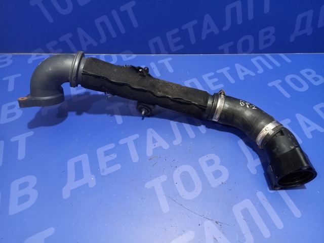 Патрубок воздушный, вход в турбину (наддув) 04L145762CC VAG