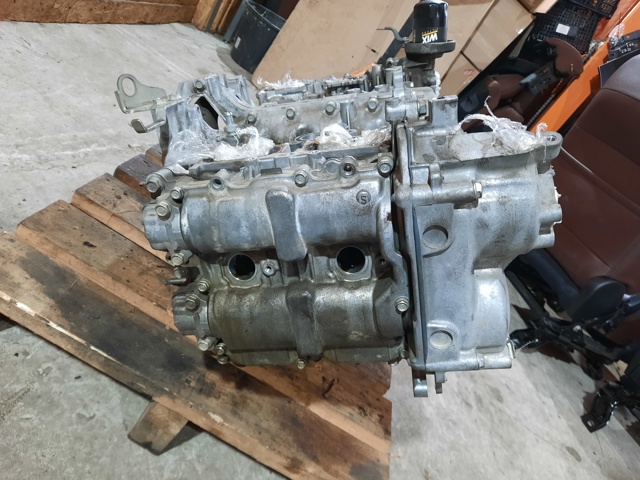 SUBARU 10100CD010 Двигатель в наличии Николаев