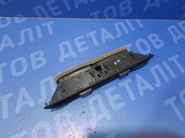 VAG 11A819728AUZB Решетка вентиляции салона на "торпедо" в наличии Николаев
