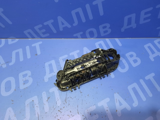 VAG 11A837812G Держатель наружной ручки двери правых дверей в наличии Ирпень