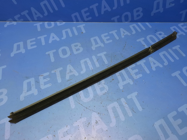 VAG 11A839479 Уплотнитель стекла двери задней левой внутренний (планка) в наличии Павлоград