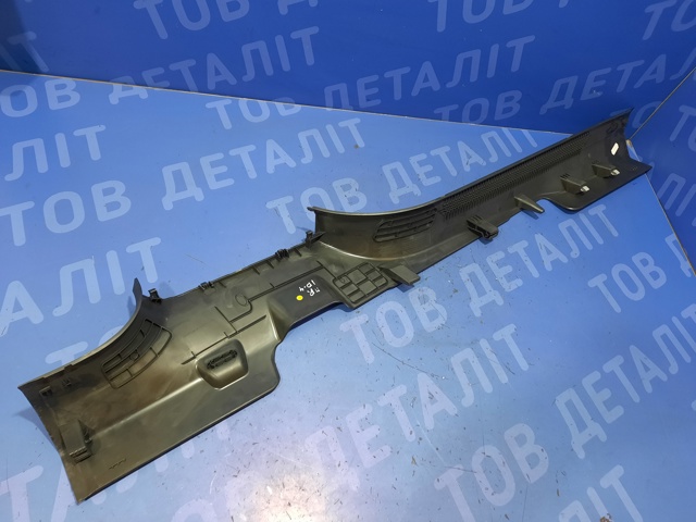 11A8533724PK VAG Накладка дверного порога внутренняя правая купить в Чернигов