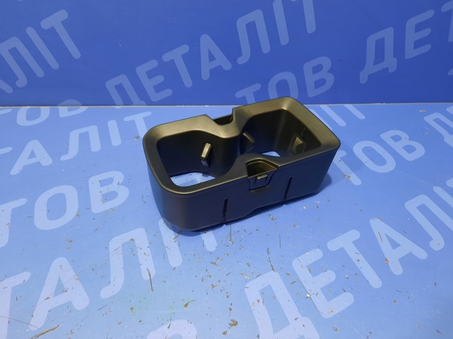 Подстаканник подлокотника центральной консоли 11A862531A4PK VAG