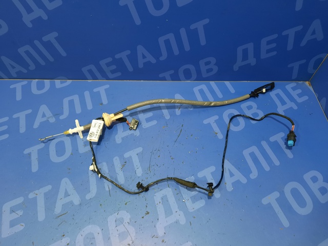Трос замка двери передней правой 11A972296E VAG