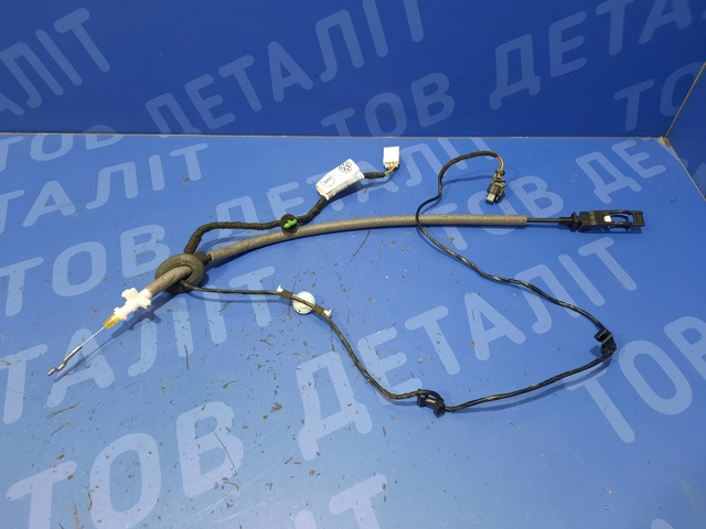 VAG 11A972692E Трос (тяга) открывания замка двери задней правой в наличии Украина