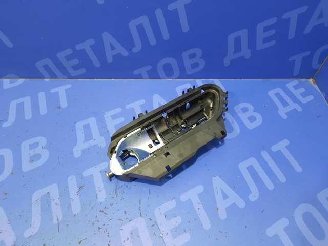Держатель наружной ручки двери, передней левой 11B837811G VAG