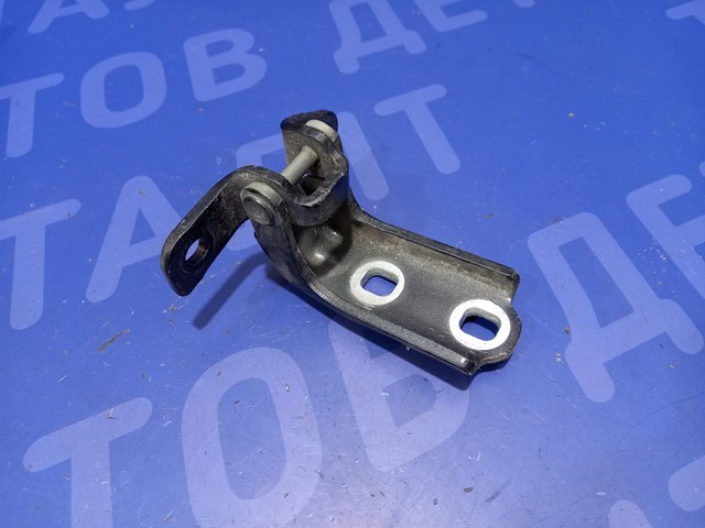 Петля задней двери, левой 13581570 GM