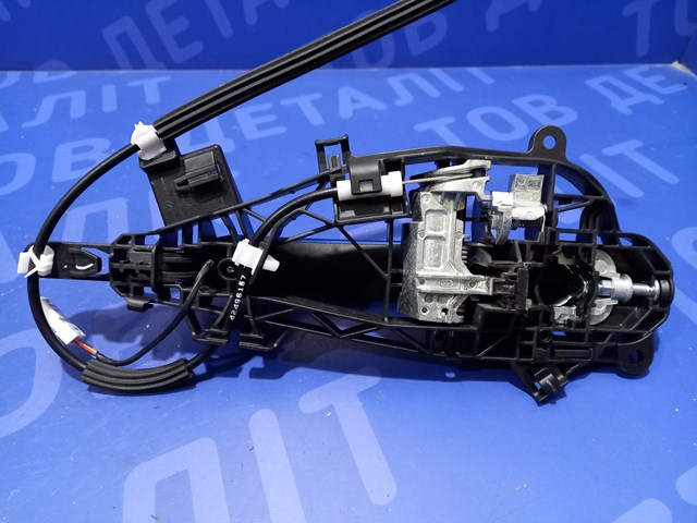 GM 13598451 Держатель наружной ручки двери передней левой в наличии Сумы