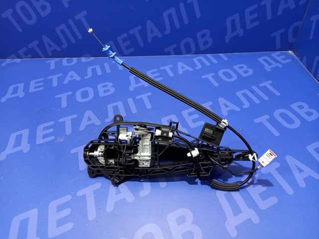 Держатель наружной ручки двери, передней правой 13598452 GM