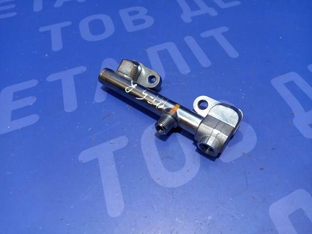 SUBARU 17522AB04B Распределитель топлива (рампа) правый в наличии Одесса