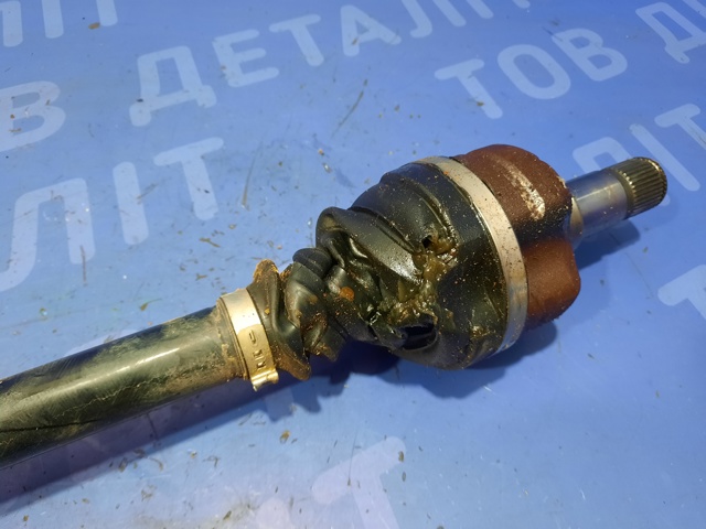 Полуось задняя, правая 1EA501204F VAG