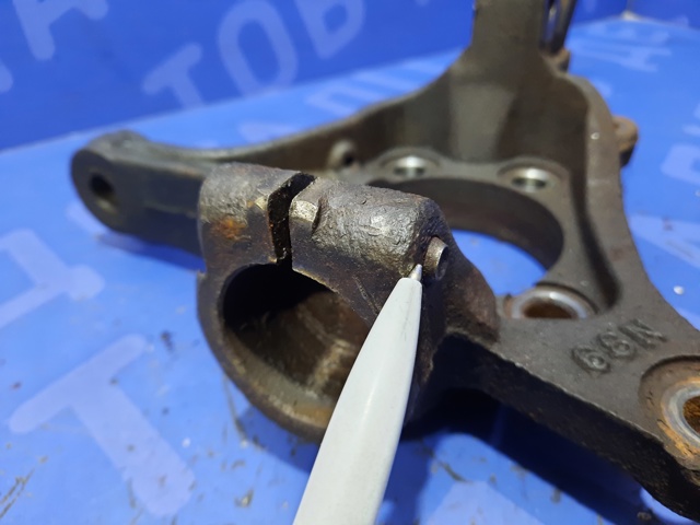 Цапфа (поворотный кулак) передний правый 28313SC000 SUBARU